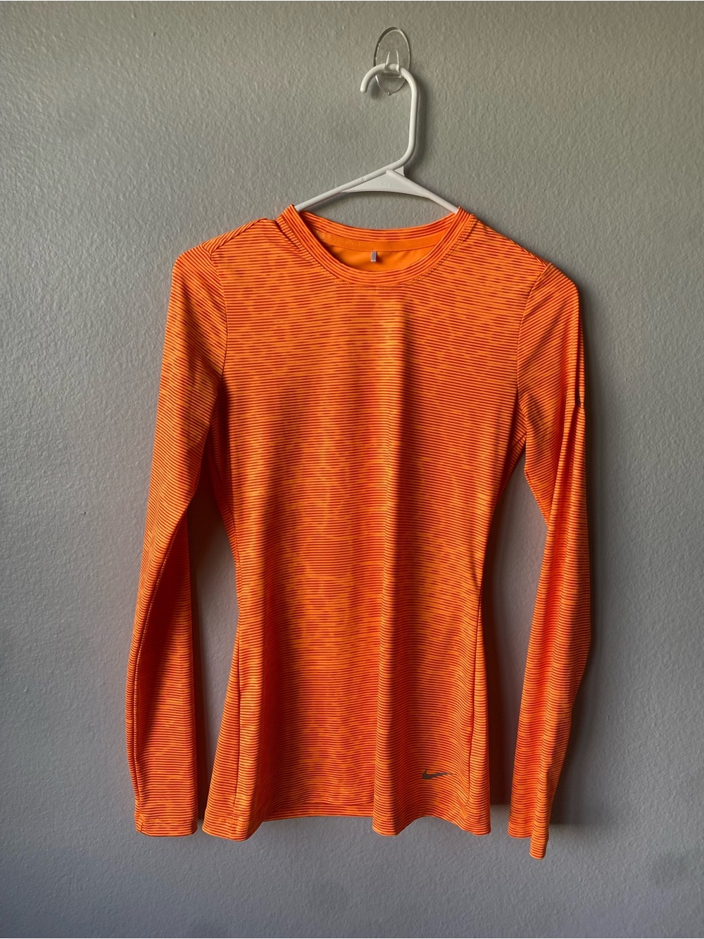 Nike Golf Women's XS Dri-Fit Long Sleeve Athletic Shirt Orange Red Striped NWOT